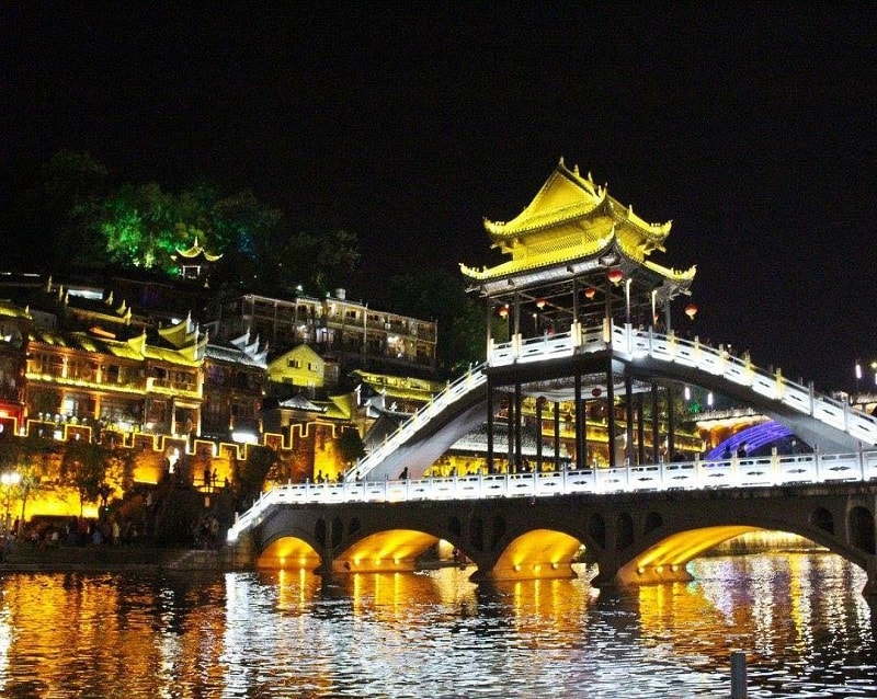 Lầu phong Thúy Hồng Kiều