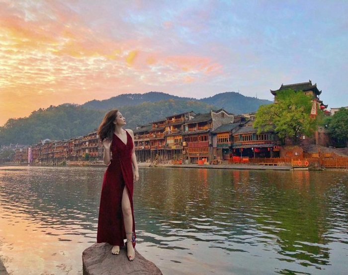 Phượng Hoàng Cổ Trấn