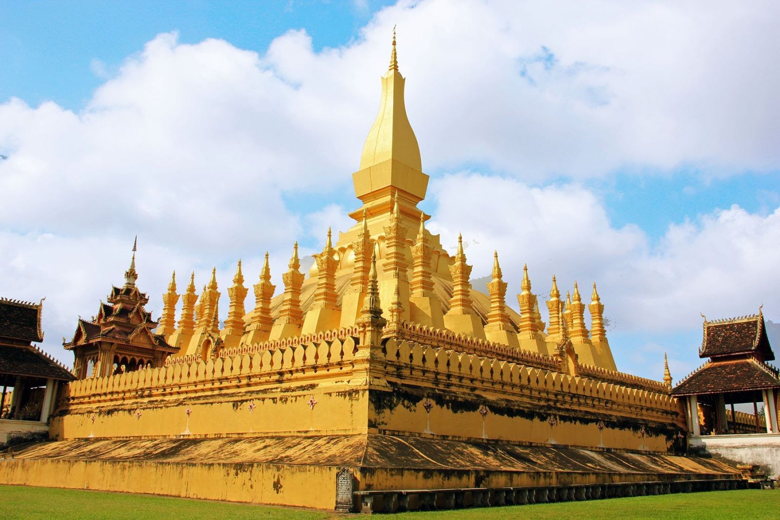 Tháp Pha That Luang